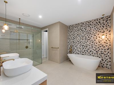 31 Alrose Gr, Deanside