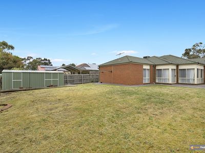 11 Cobbler Grange, Lynbrook