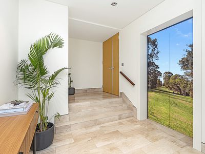 1 / 8 Mounts Bay Road, Crawley