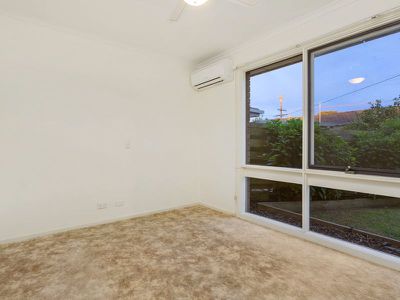 2 / 1 Kolinda Crescent, Capel Sound