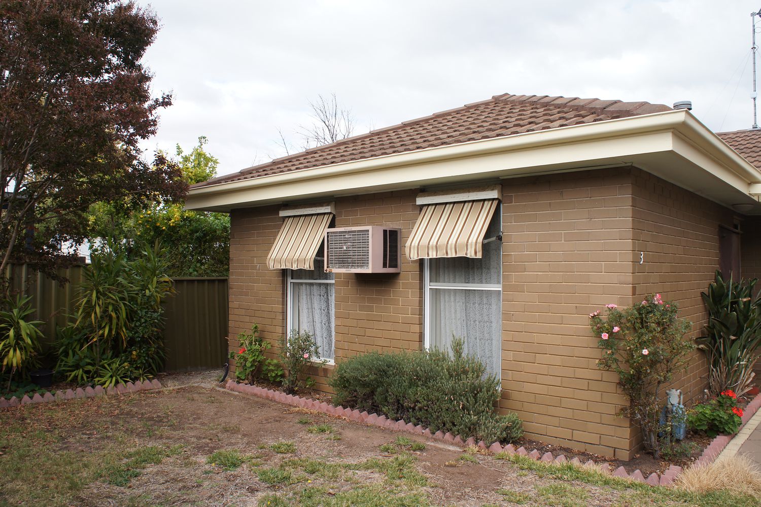 3 / 7 Roberts Avenue, Horsham