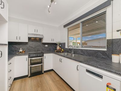 12 London Court, Mount Louisa