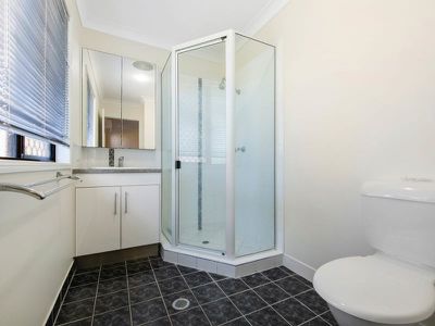 4 Gingham Street, Glenella