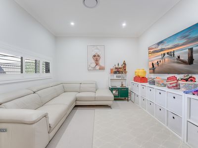 18 Galah Way, Spring Farm