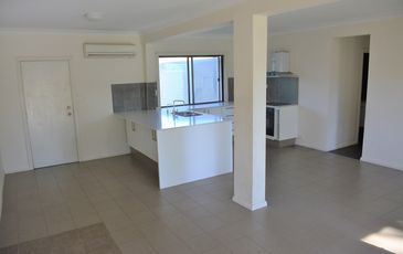 26 Cams Boulevard, Summerland Point