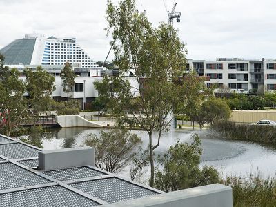 305 / 30 The Circus, Burswood