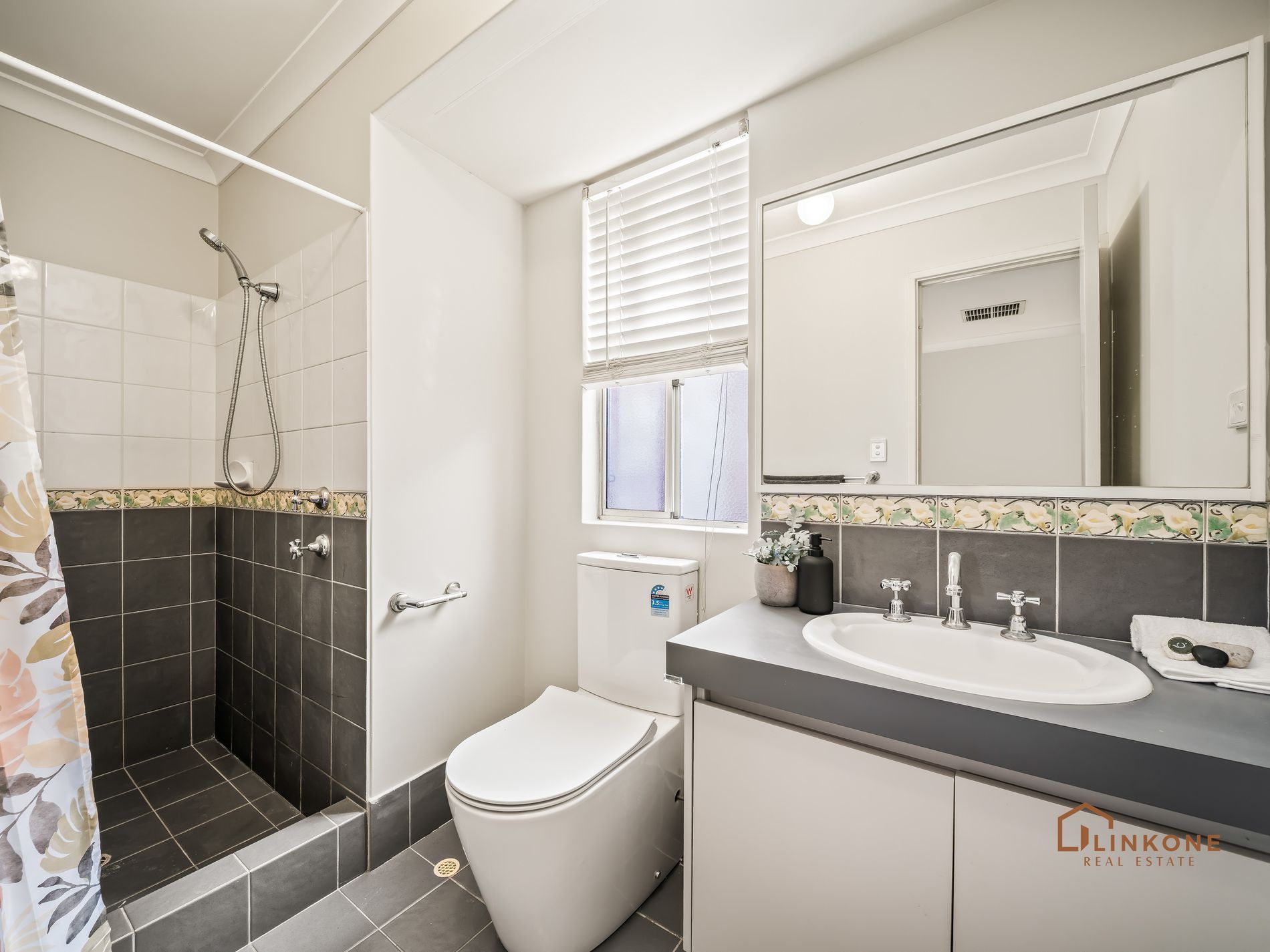 2 / 94 Hobbs Avenue, Como
