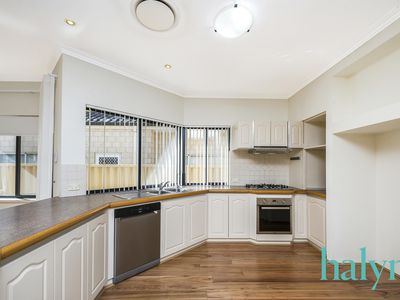 6 Hinkler Loop, Maylands