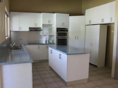 8 Kentia Court, Kawungan