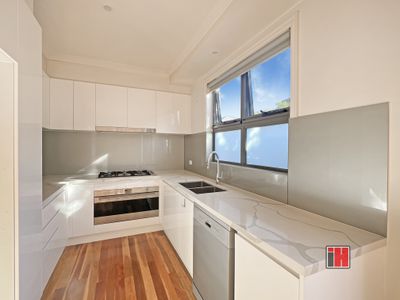 2 / 4 Fortune Street, Box Hill North