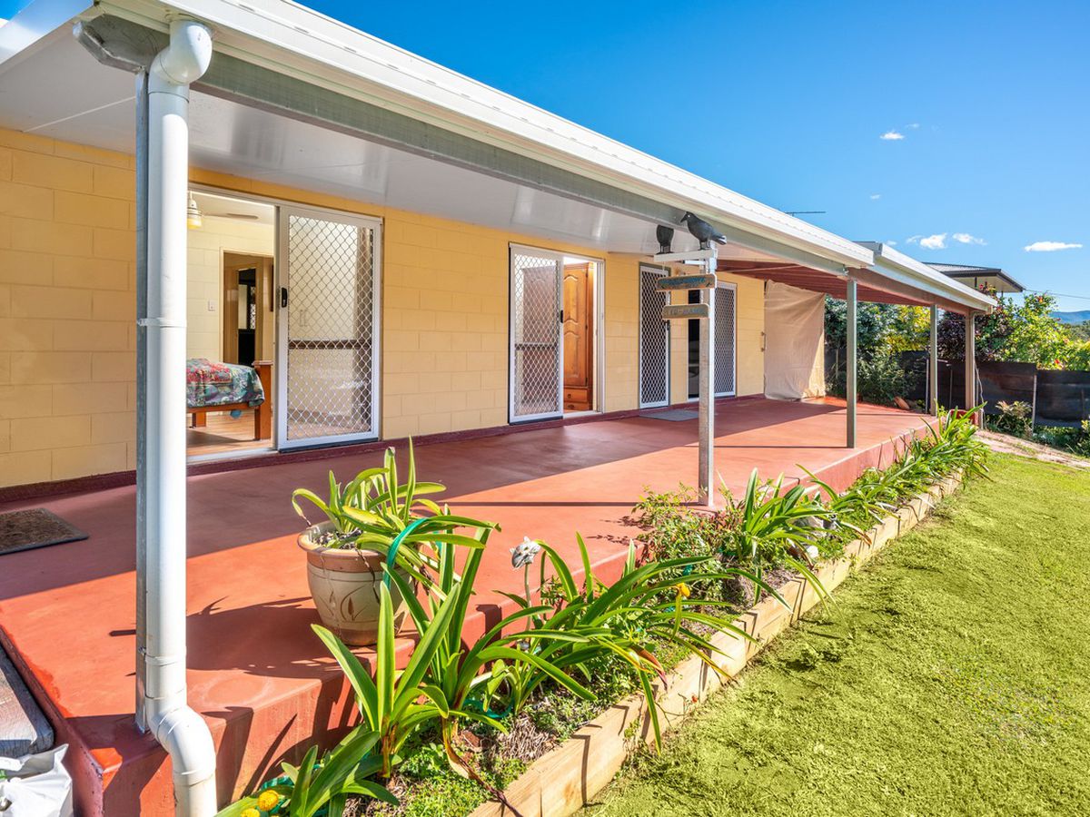 8 DANBULLA CRESCENT, Atherton