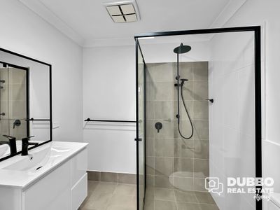 8a Malanda Avenue, Dubbo