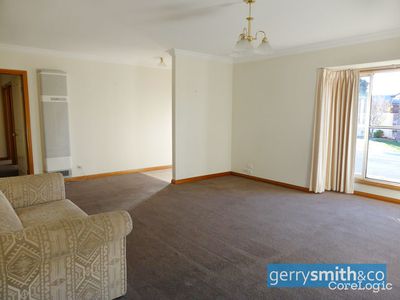 13 Hopkins Drive, Horsham