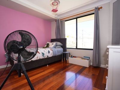 86 St Stephens Cres, Tapping