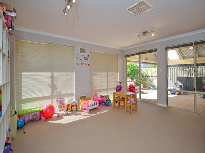 4 Buchanan Court, Somerville