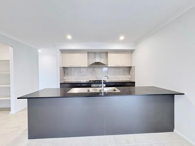 25 Dryandra Street, Manor Lakes