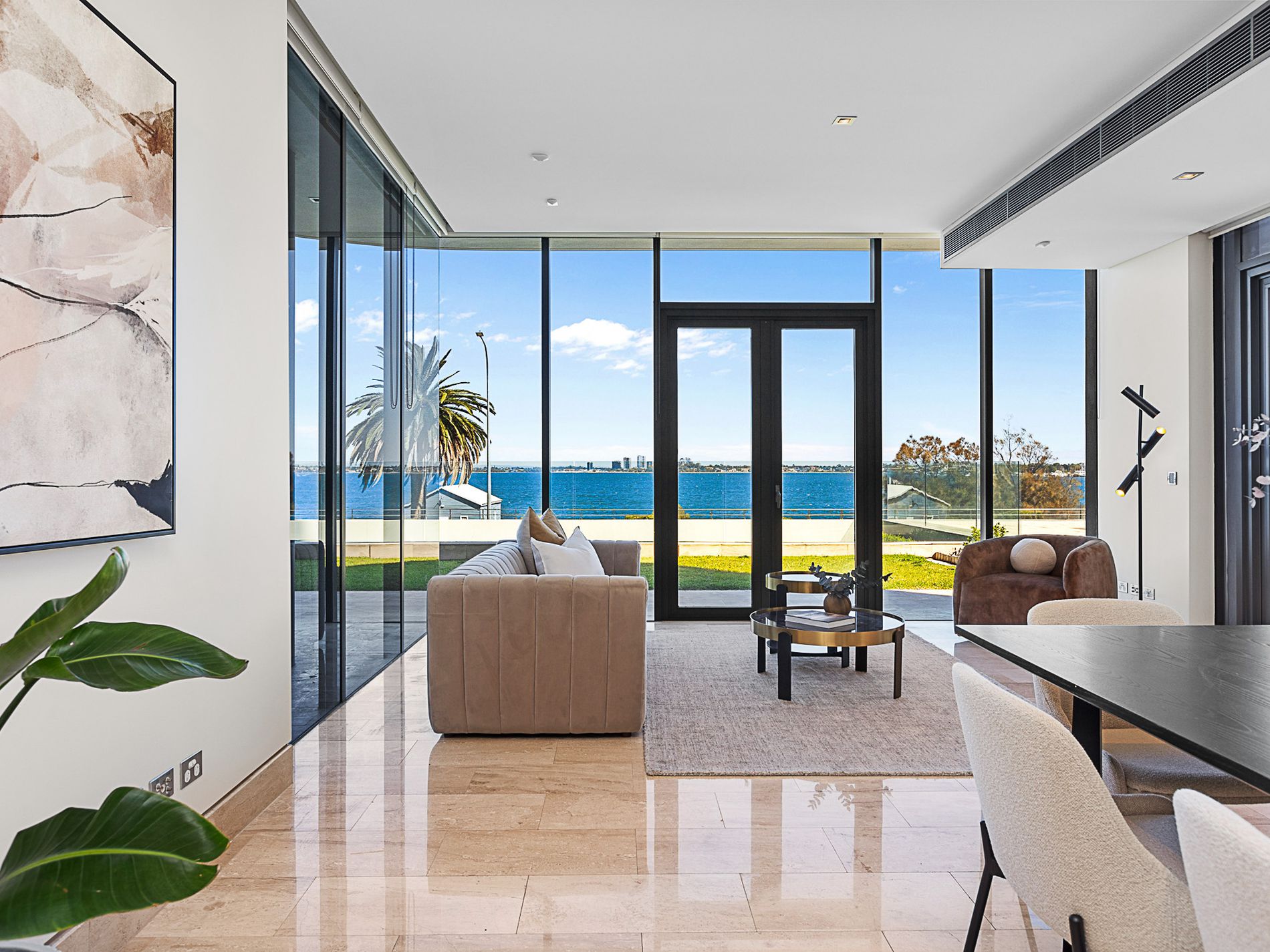 1 / 8 Mounts Bay Road, Crawley