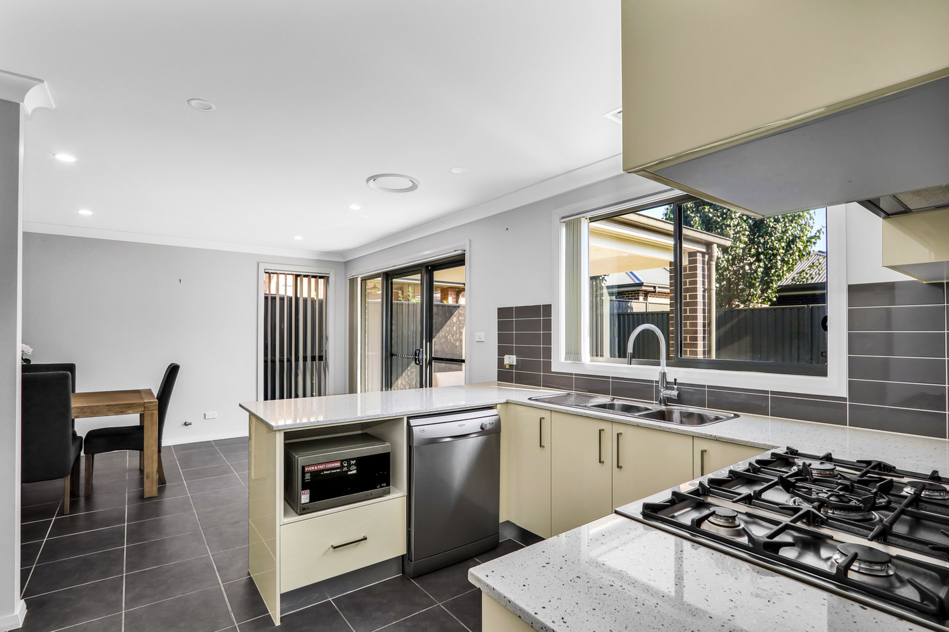 7 Barrow Circuit, JORDAN SPRINGS