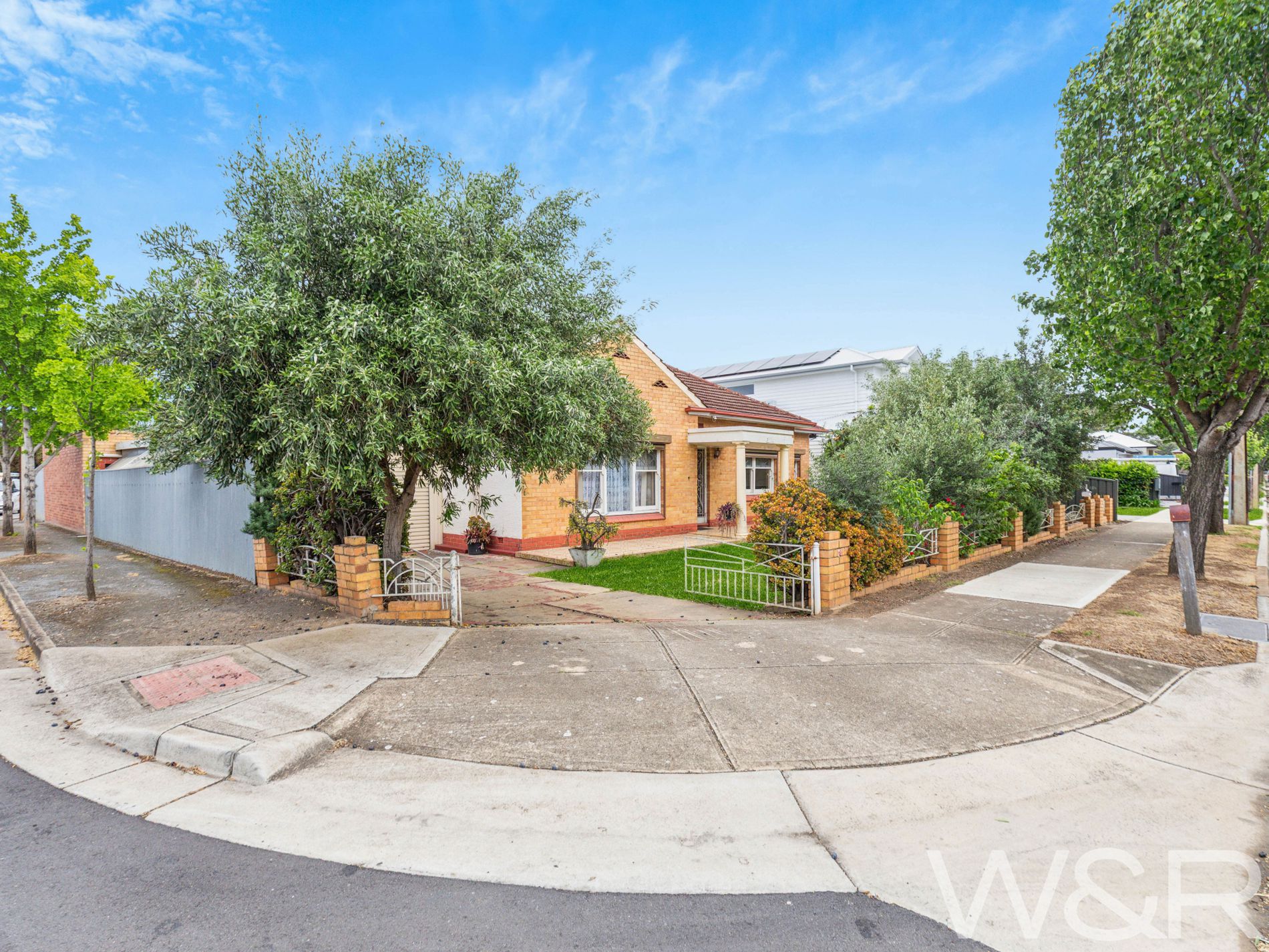 18 Hampton Street, Brooklyn Park