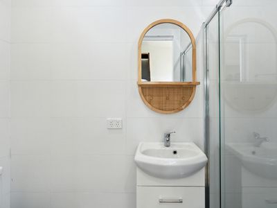 ROOM 5 / 6 Packer Avenue, North Plympton