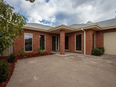2 / 77 Cambridge Drive, Mansfield