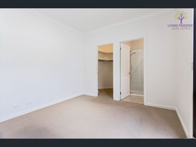 2 / 3 Buckingham Drive, Werribee