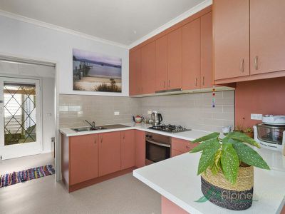 14 Lakeside Avenue, Mount Beauty