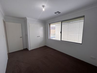 30 Harden Park Trail, Carramar