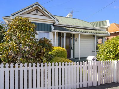 6 Bernard Street, Mornington