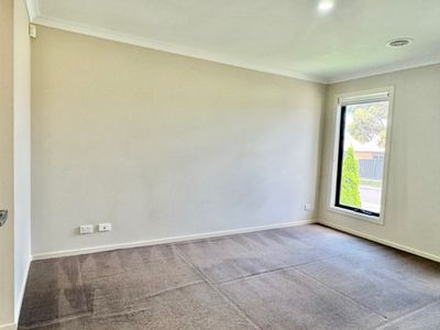 23 Lancewood Road, Manor Lakes