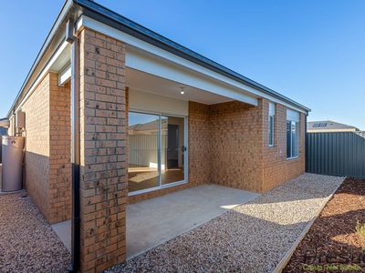 12 Gosfield Drive, Werribee