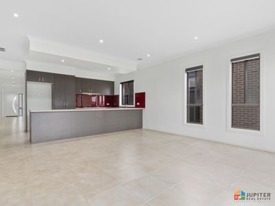 8 Shamrock Way, Truganina