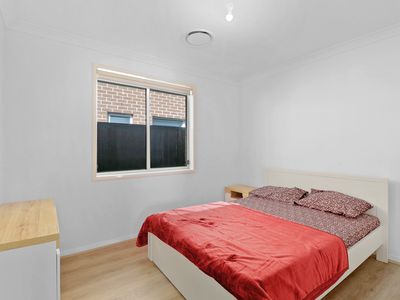 8 Jensen Street, Riverstone