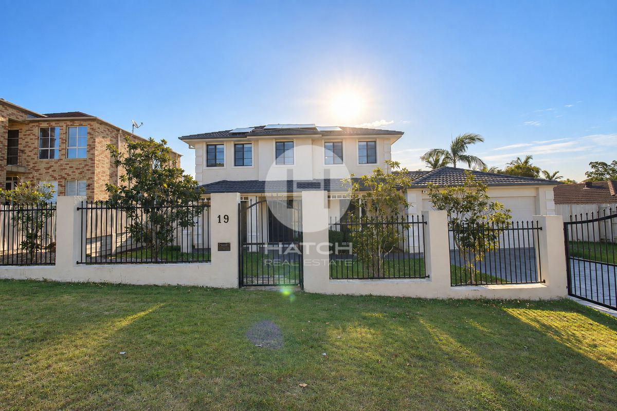 Spacious Five-Bedroom Family Home with Pool in Carindale