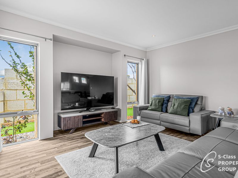 33 Barrington Avenue, Champion Lakes