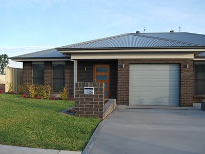 42B  Keswick Parkway, Dubbo