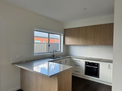 1 / 36 Sarakos Circuit, Wangaratta