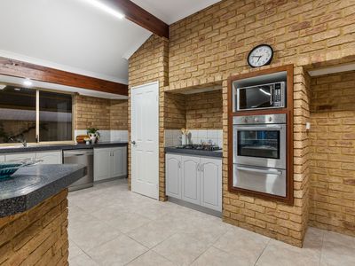 10 Turquoise Court, Forrestfield