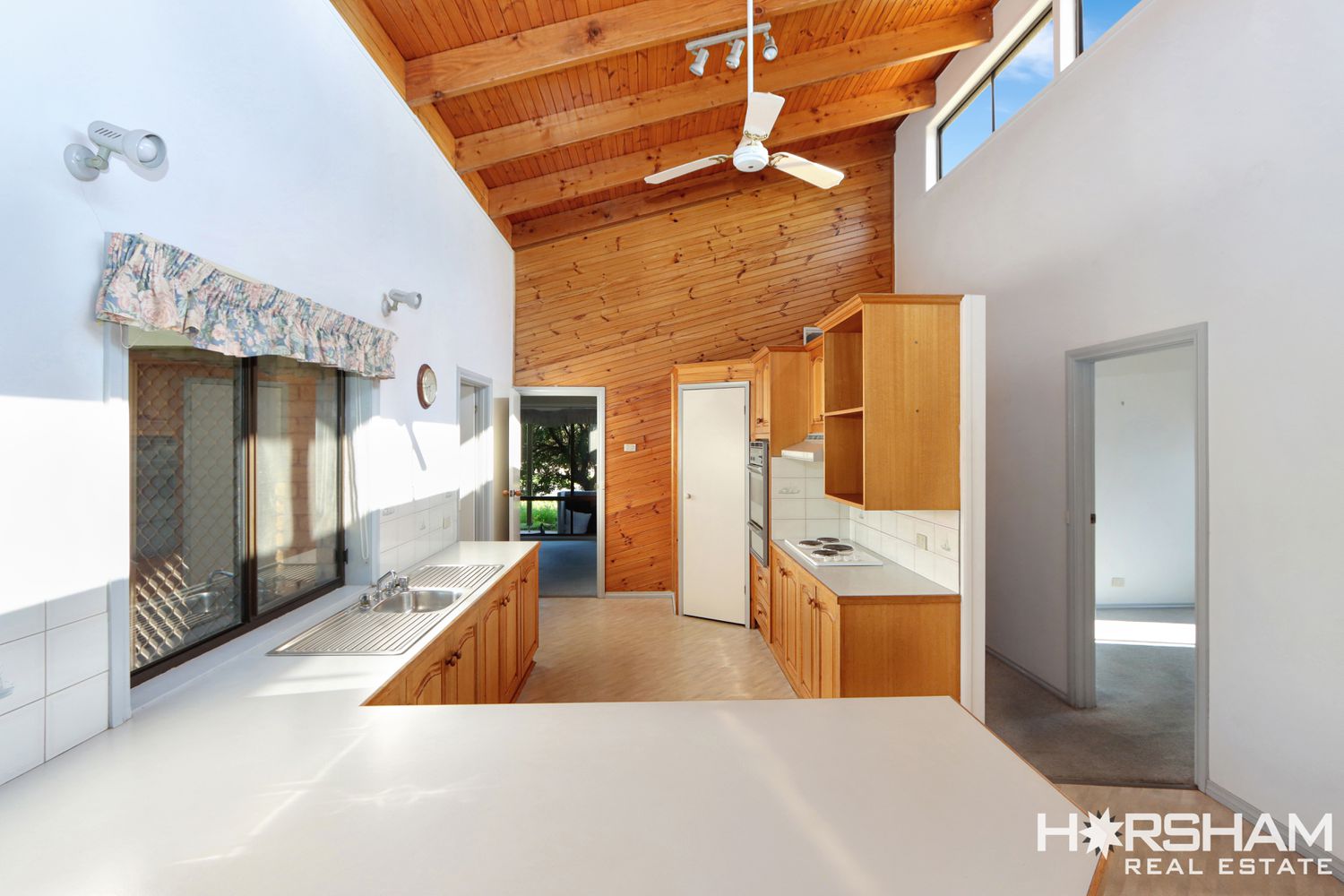 8 Henderson Avenue, Horsham