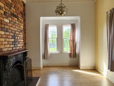 2 Queen Street, Dinmore