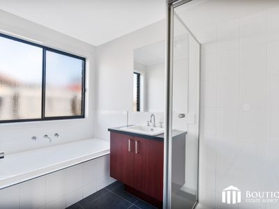 2 / 8 Gayle Court, Clayton South