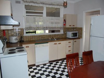 4 Knock  Cres, Beverly Hills