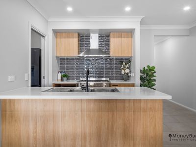 102 Bloomfield Esplanade, South Maclean