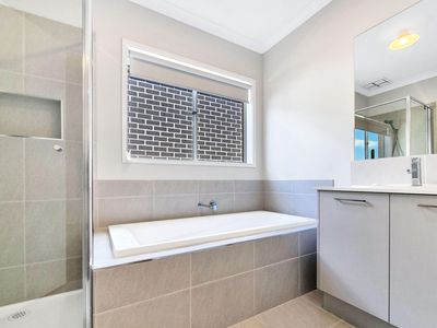 6 Navigation Road, Tarneit