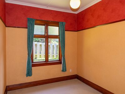 32 Garfield Avenue, Roslyn