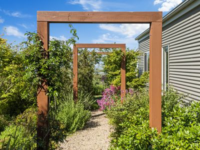 1074 Old Tolmie Road, Barwite