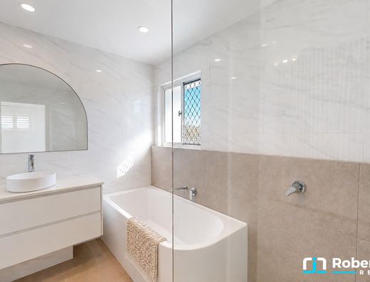 Townhouse in the heart of Coolum Beach image 12 Townhouse in the heart of Coolum Beach image 12