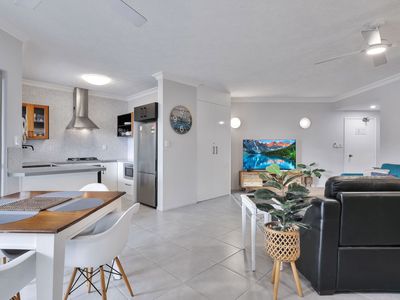 809 / 2-10 Greenslopes Street, Cairns North
