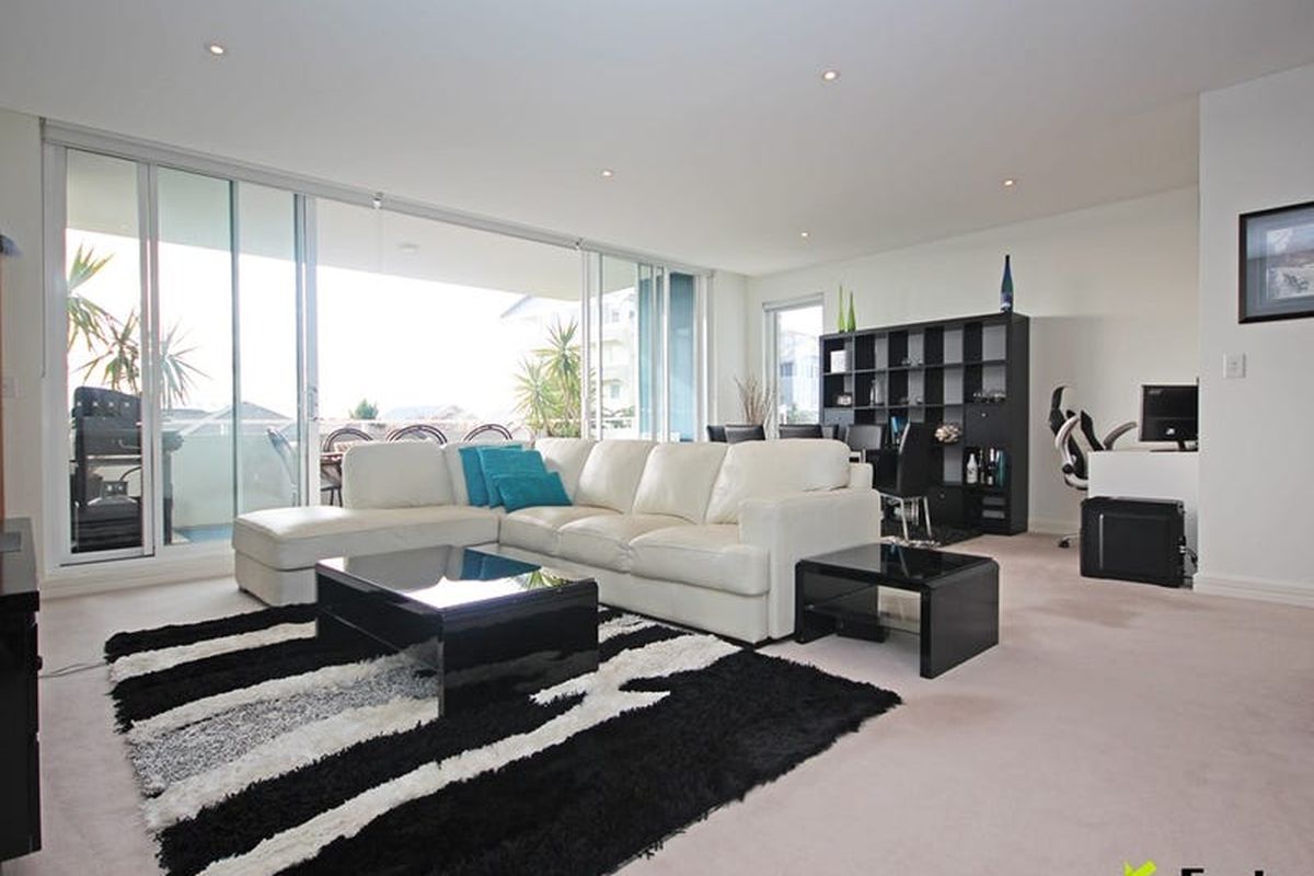 207 / 28 Peninsula Drive, Breakfast Point