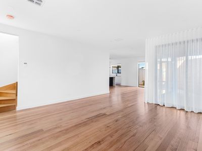 36 Stapley Crescent, Altona North